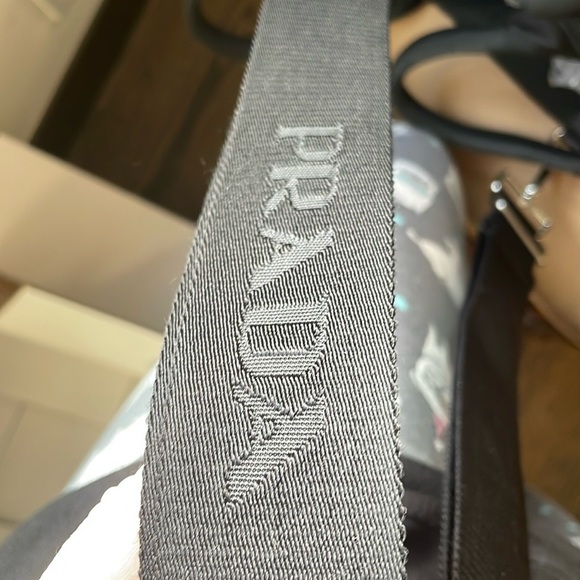 🌟🛍HOST PICK🛍🌟Stunning Reversible Prada leather and nylon bag - Picture 3 of 11